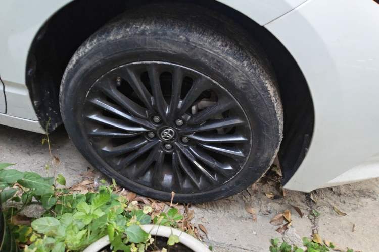 Used Toyota Avalon 2022 2.0L XLE Premium Edition Right Front Wheel Hub
