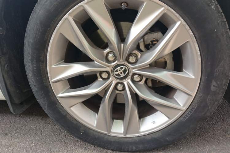 Used Toyota Avalon 2022 Dual-Engine 2.5L Luxury Edition Right Front Wheel Hub