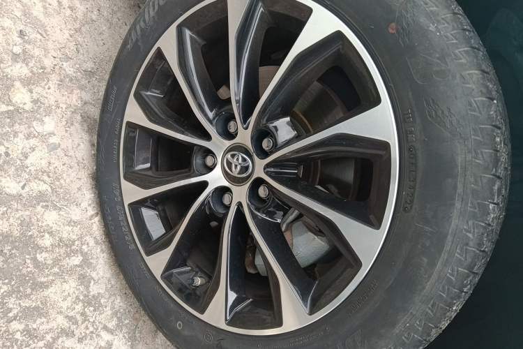 Used Toyota Avalon 2022 Dual-Engine 2.5L Luxury Edition Right Front Wheel Hub