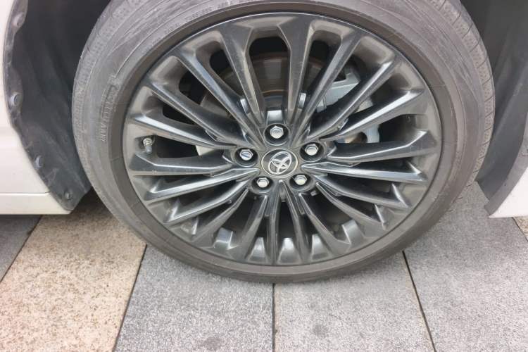 Used Toyota Avalon 2022 2.0L XLE Premium Edition Right Front Wheel Hub
