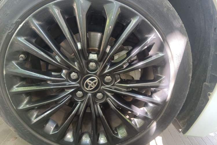 Used Toyota Avalon 2022 2.0L XLE Premium Edition Right Front Wheel Hub