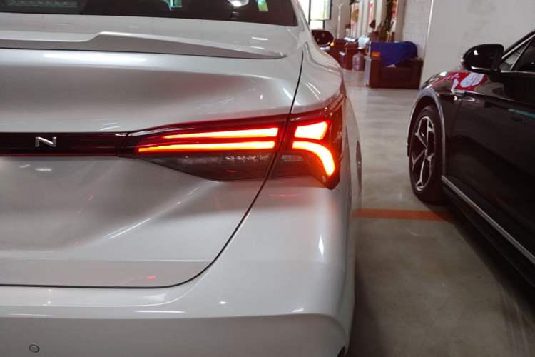 Used Toyota Avalon 2022 2.5L Luxury Edition Right Rear Taillight