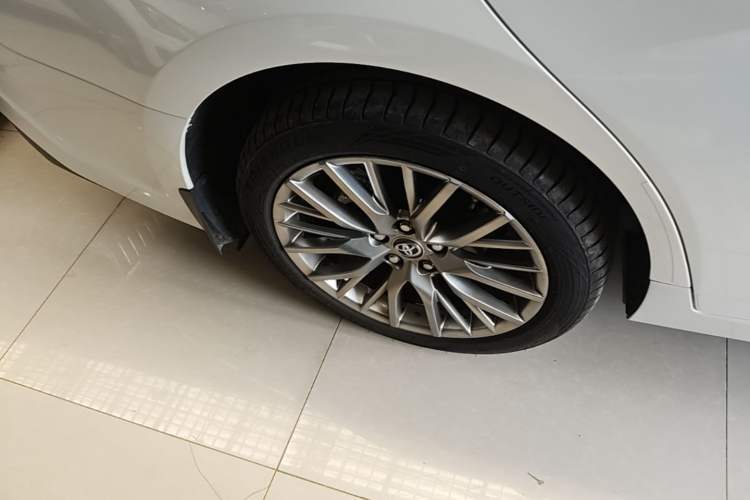 Used Toyota Avalon 2022 2.5L Luxury Edition Right Rear Wheel Hub
