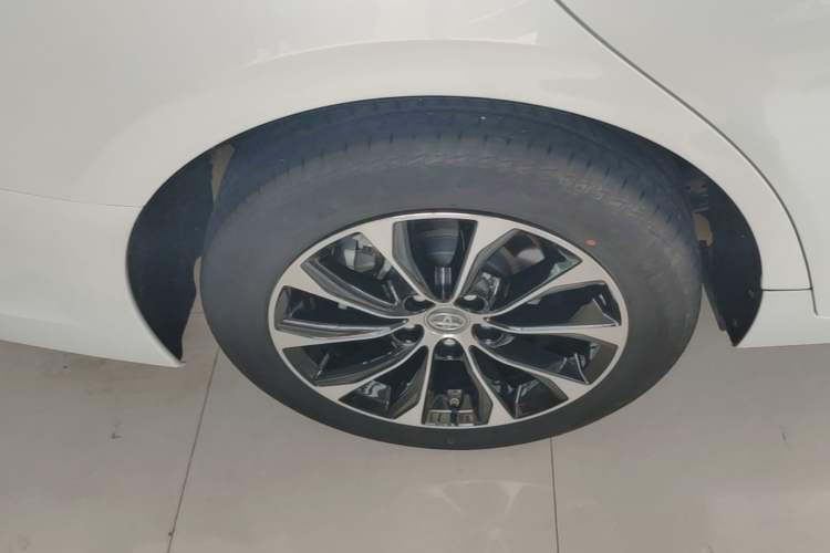 Used Toyota Avalon 2022 2.0L Luxury Edition Right Rear Wheel Hub