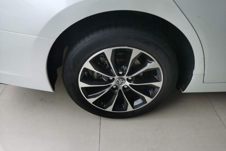 Used Toyota Avalon 2022 2.0L Luxury Edition Right Rear Wheel Hub