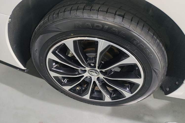 Used Toyota Avalon 2022 2.0L Luxury Edition Right Rear Wheel Hub