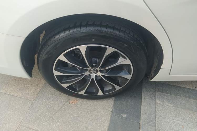 Used Toyota Avalon 2022 2.0L Ambition Edition Right Rear Wheel Hub
