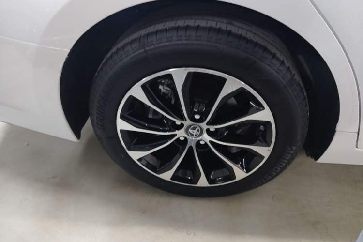Used Toyota Avalon 2022 2.5L Luxury Edition Right Rear Wheel Hub