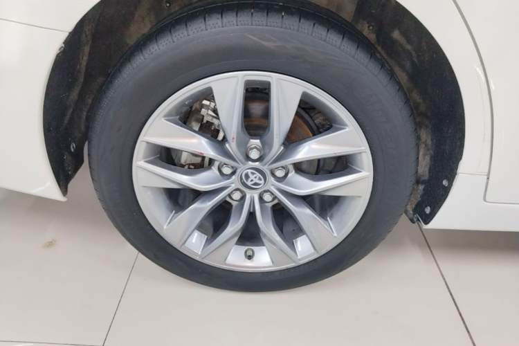Used Toyota Avalon 2022 2.0L Luxury Edition Right Rear Wheel Hub