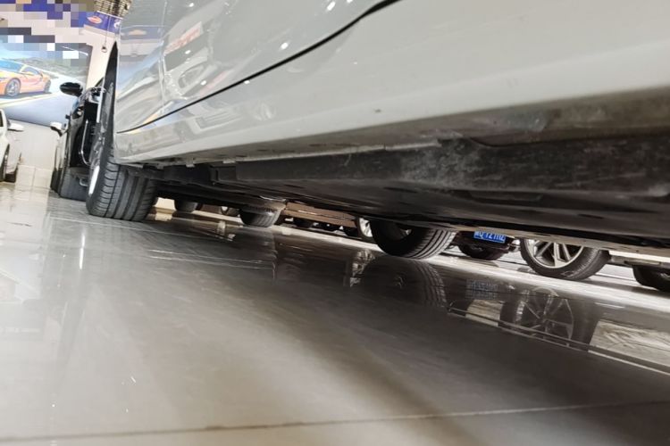 Used Toyota Avalon 2022 2.5L Luxury Edition Right Side Sill
