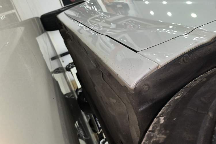Used Toyota Avalon 2022 2.0L XLE Premium Edition Right Side Sill
