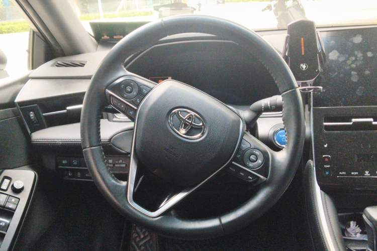 Used Toyota Avalon 2022 Dual-Engine 2.5L XLE Premium Edition Steering Wheel