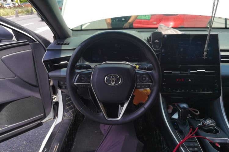 Used Toyota Avalon 2022 Dual-Engine 2.5L XLE Premium Edition Steering Wheel