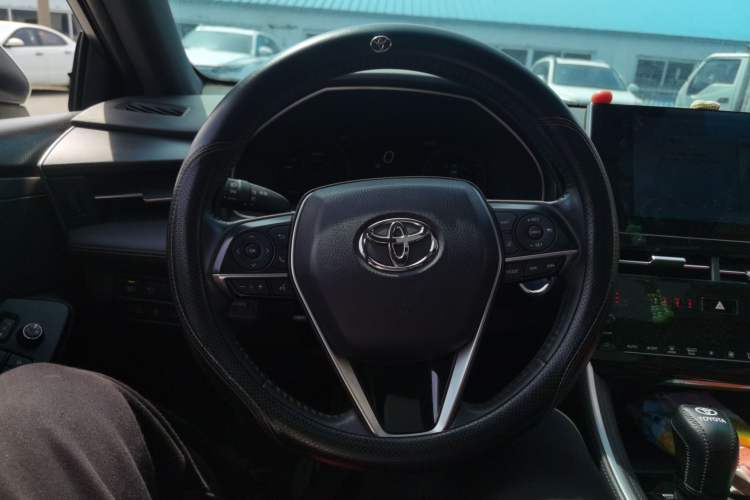 Used Toyota Avalon 2022 Dual-Engine 2.5L XLE Premium Edition Steering Wheel