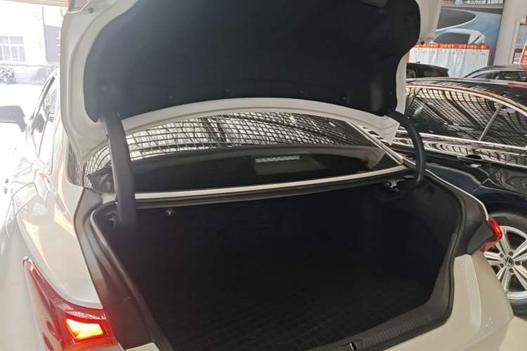 Used Toyota Avalon 2022 2.5L Luxury Edition Trunk