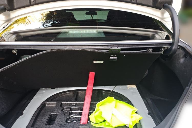 Used Toyota Avalon 2022 Dual-Engine 2.5L Luxury Edition Trunk