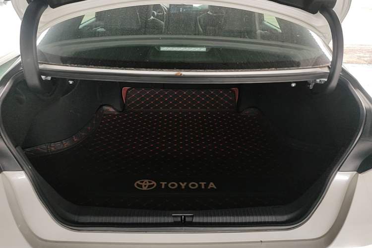 Used Toyota Avalon 2022 Dual-Engine 2.5L Luxury Edition Trunk