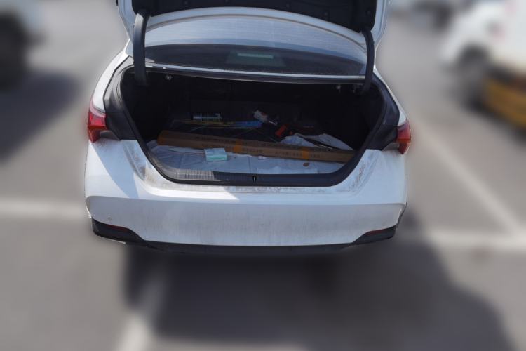 Used Toyota Avalon 2022 Dual-Engine 2.5L XLE Premium Edition Trunk