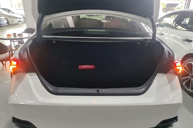 Used Toyota Avalon 2022 2.0L Luxury Edition Trunk