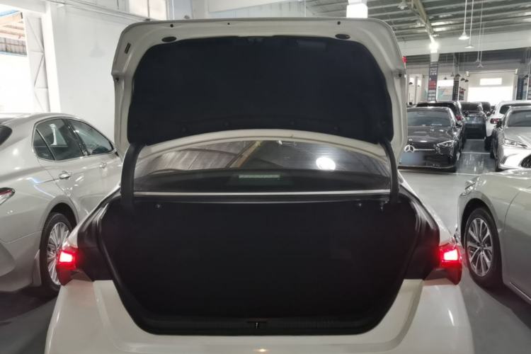 Used Toyota Avalon 2022 Dual-Engine 2.5L Luxury Edition Trunk