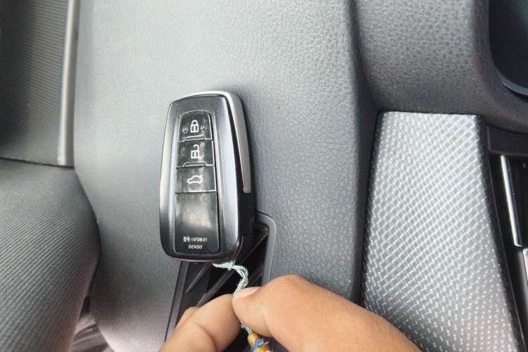 Used Toyota Avalon 2022 Dual-Engine 2.5L XLE Premium Edition Vehicle Key