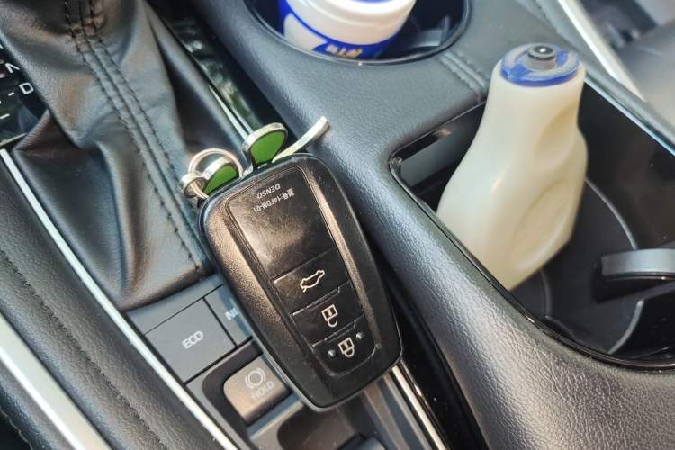 Used Toyota Avalon 2022 Dual-Engine 2.5L Luxury Edition Vehicle Key