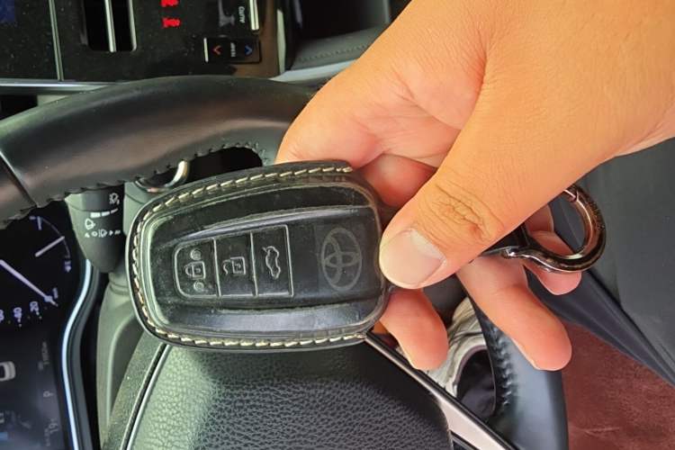 Used Toyota Avalon 2022 2.5L Luxury Edition Vehicle Key