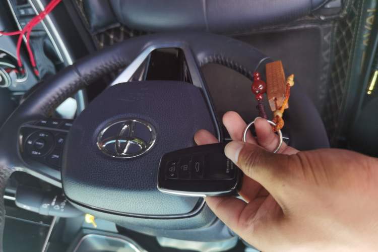 Used Toyota Avalon 2022 Dual-Engine 2.5L XLE Premium Edition Vehicle Key