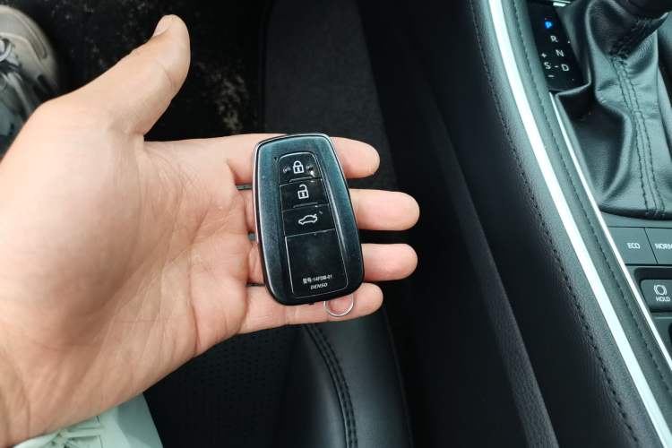 Used Toyota Avalon 2022 Dual-Engine 2.5L Luxury Edition Vehicle Key