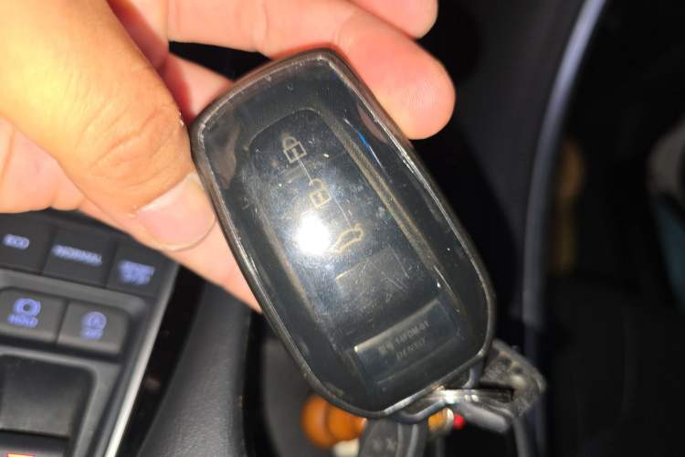 Used Toyota Avalon 2022 2.5L Luxury Edition Vehicle Key