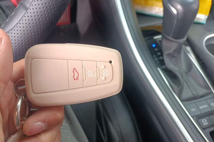 Used Toyota Avalon 2022 2.5L Touring Premium Edition Vehicle Key