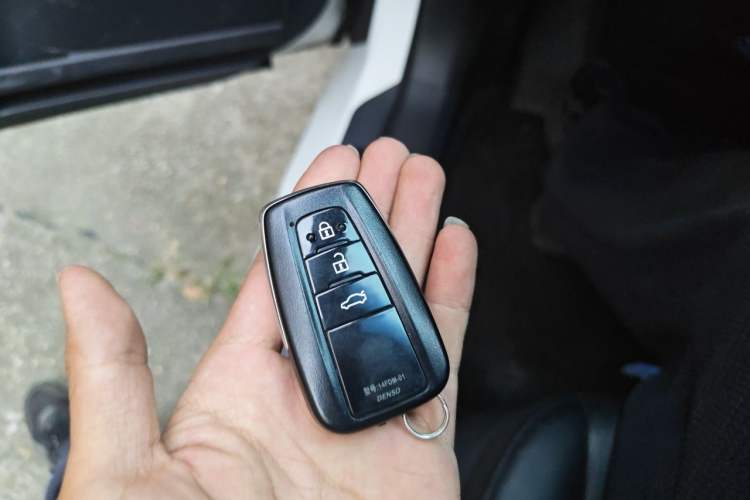 Used Toyota Avalon 2022 2.0L XLE Premium Edition Vehicle Key