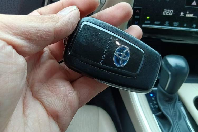 Used Toyota Avalon 2022 Dual-Engine 2.5L Luxury Edition Vehicle Key
