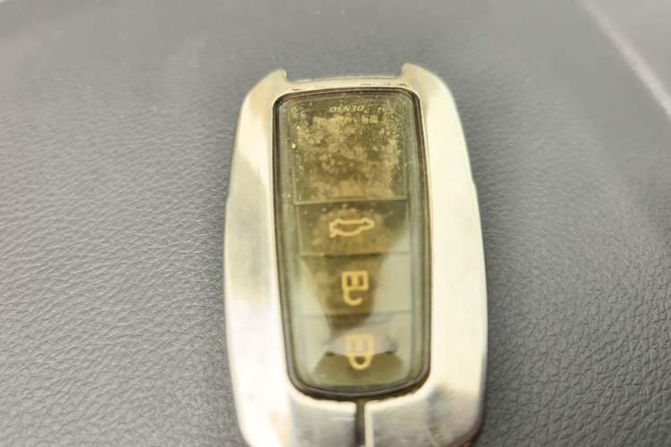 Used Toyota Avalon 2022 2.0L XLE Premium Edition Vehicle Key