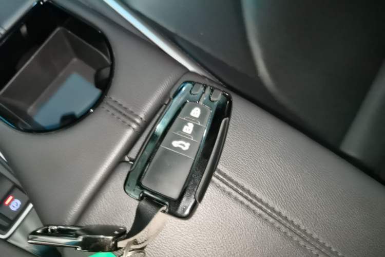 Used Toyota Avalon 2022 Dual-Engine 2.5L Luxury Edition Vehicle Key