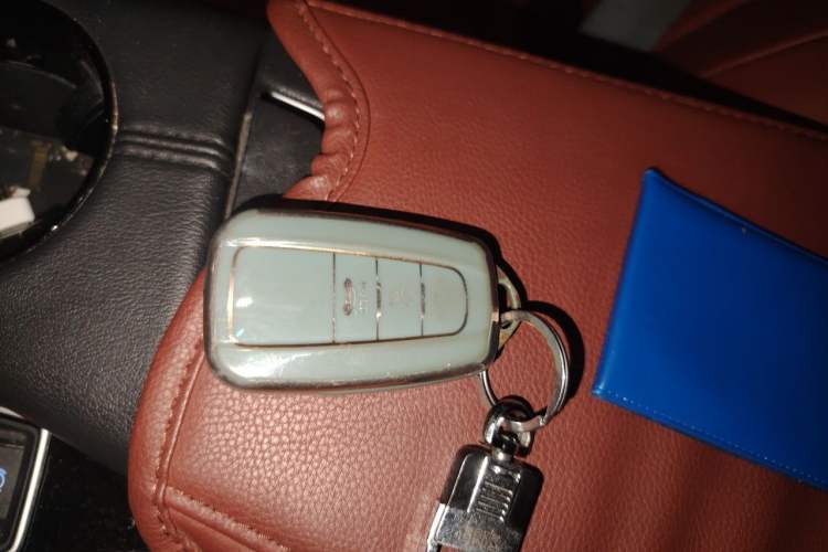 Used Toyota Avalon 2022 2.0L Luxury Edition Vehicle Key