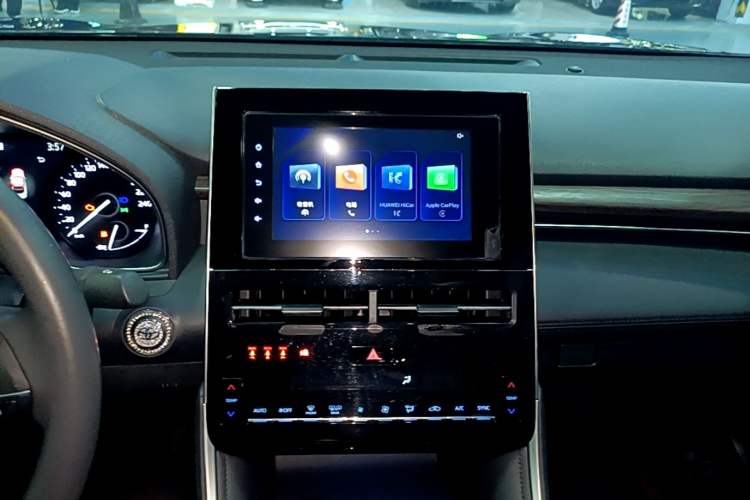 Used Toyota Avalon 2023 2.0L Premium Edition Audio And AC Panel
