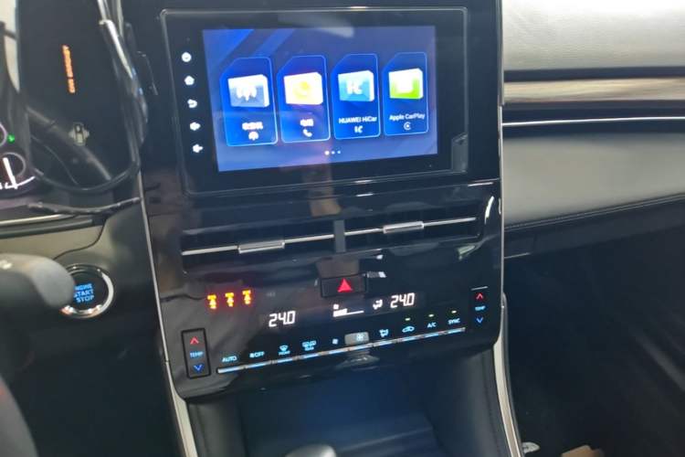 Used Toyota Avalon 2023 2.0L Luxury Edition Audio And AC Panel