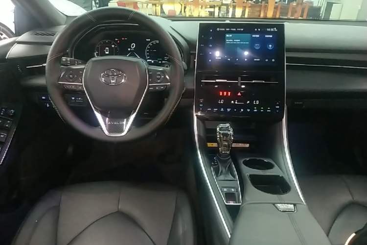 Used Toyota Avalon 2023 2.0L XLE Deluxe Edition Audio And AC Panel