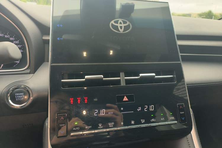 Used Toyota Avalon 2023 2.5L Luxury Edition Audio And AC Panel