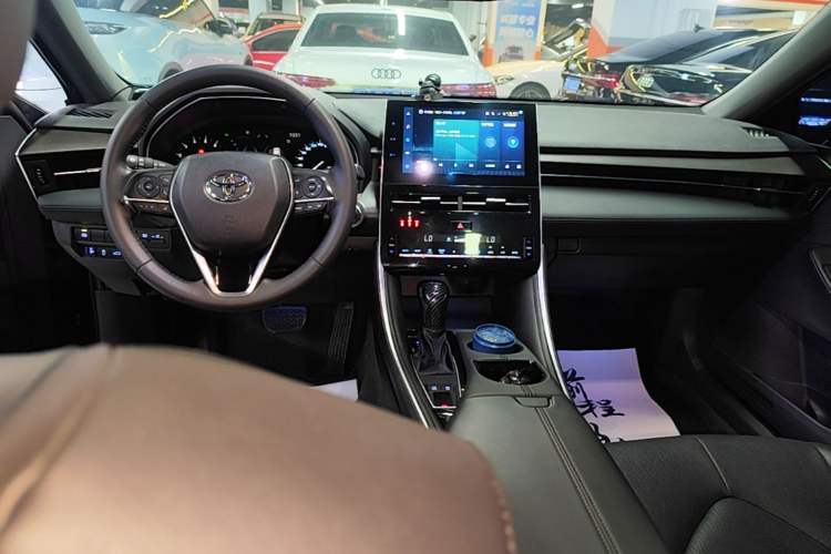 Used Toyota Avalon 2023 2.0L Luxury Edition Audio And AC Panel