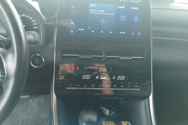 Used Toyota Avalon 2023 2.5L Luxury Edition Audio And AC Panel