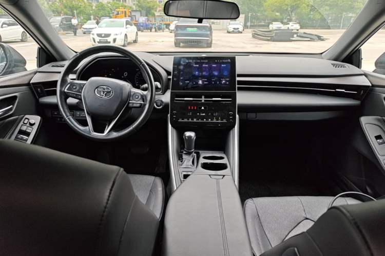 Used Toyota Avalon 2023 2.0L XLE Deluxe Edition Center Console