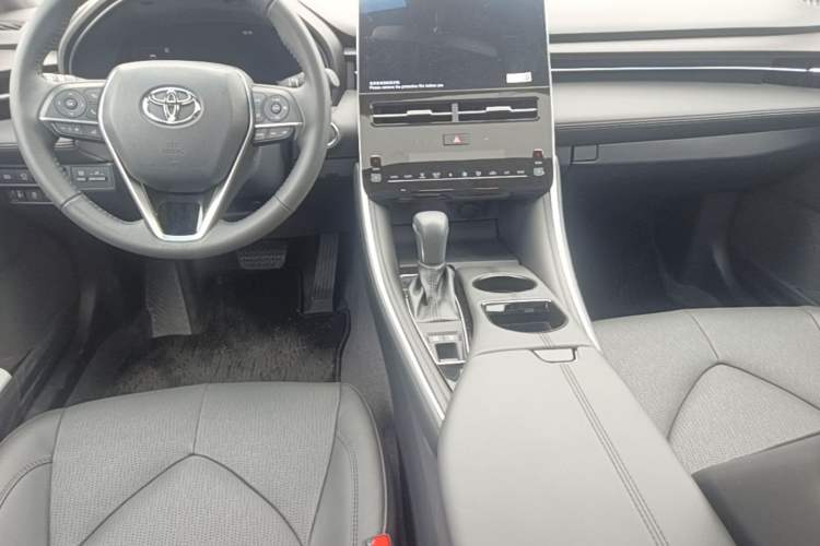 Used Toyota Avalon 2023 2.0L XLE Deluxe Edition Center Console