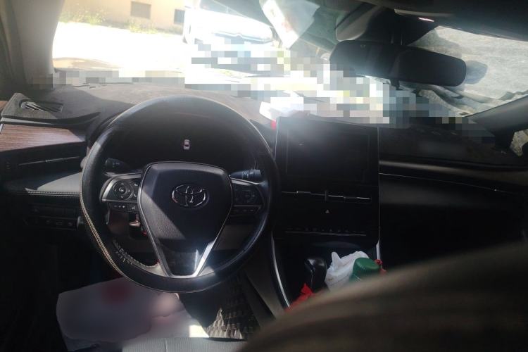 Used Toyota Avalon 2023 2.0L Premium Edition Center Console