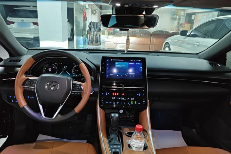 Used Toyota Avalon 2023 Dual-Motor 2.5L XLE Prestige Edition Center Console