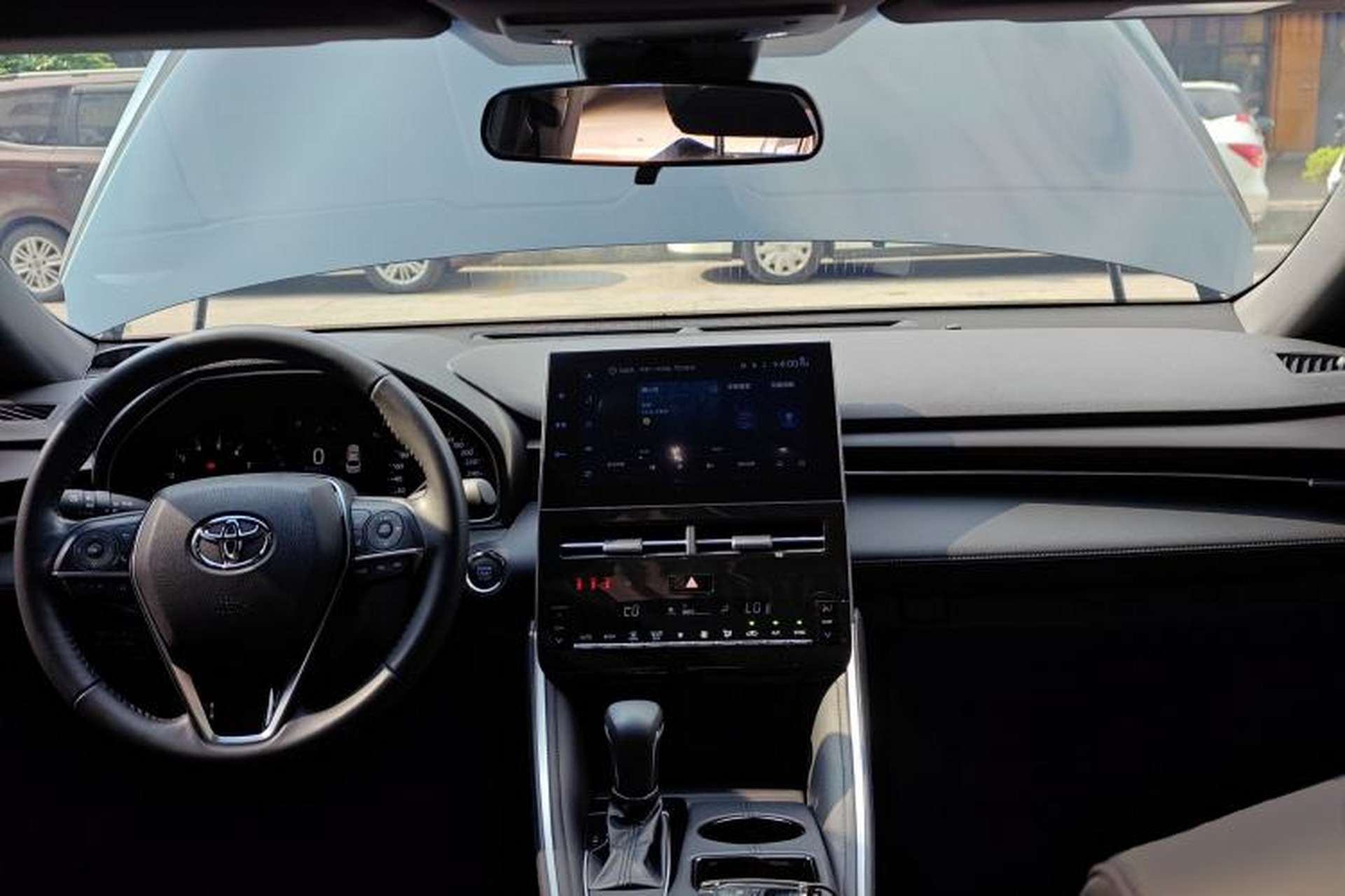 Used Toyota Avalon 2023 2.0L Luxury Edition Center Console