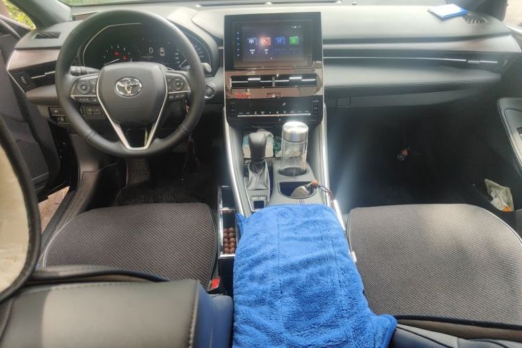 Used Toyota Avalon 2023 2.0L Premium Edition Center Console