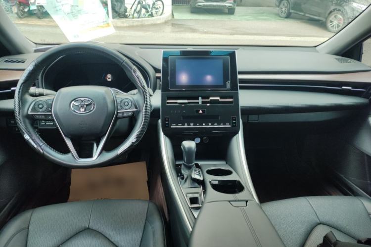Used Toyota Avalon 2023 2.0L Premium Edition Center Console