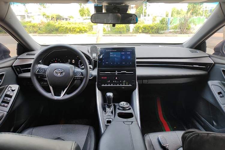 Used Toyota Avalon 2023 2.5L Luxury Edition Center Console